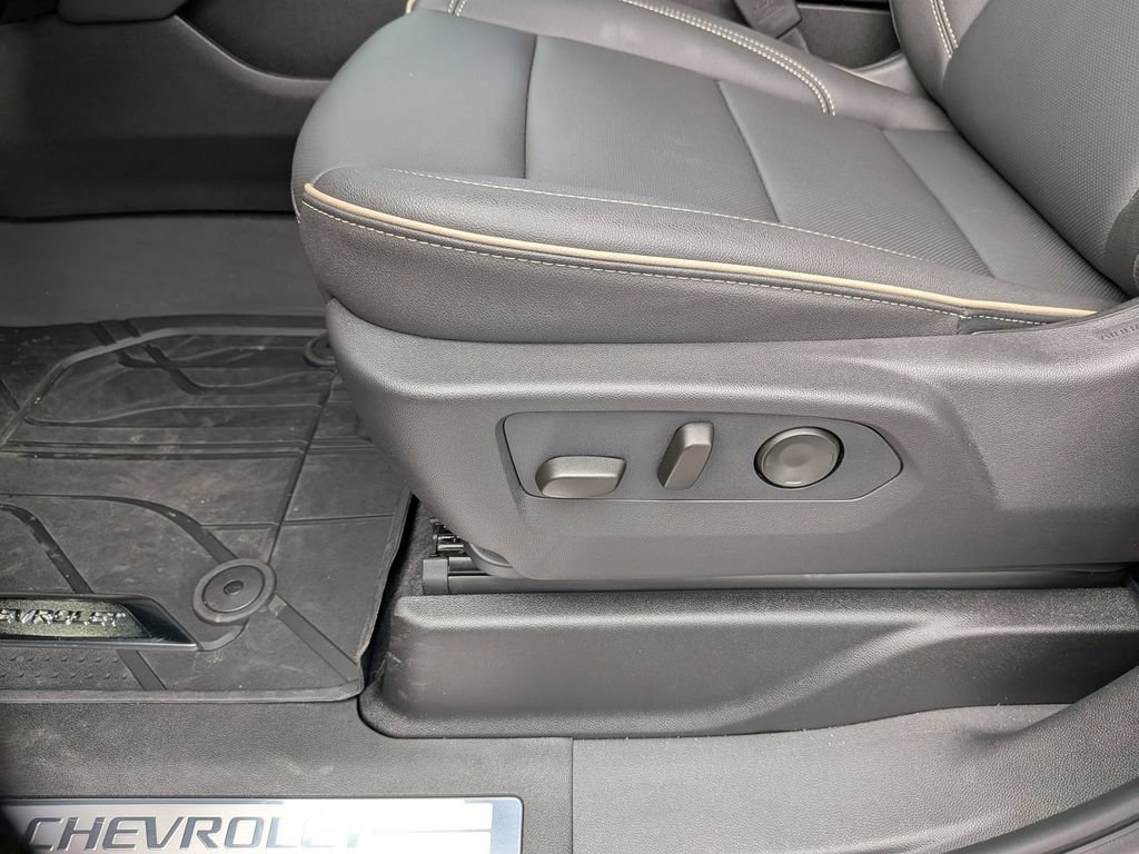 New 2026 Polar White Tricoat Chevrolet Premier image 15