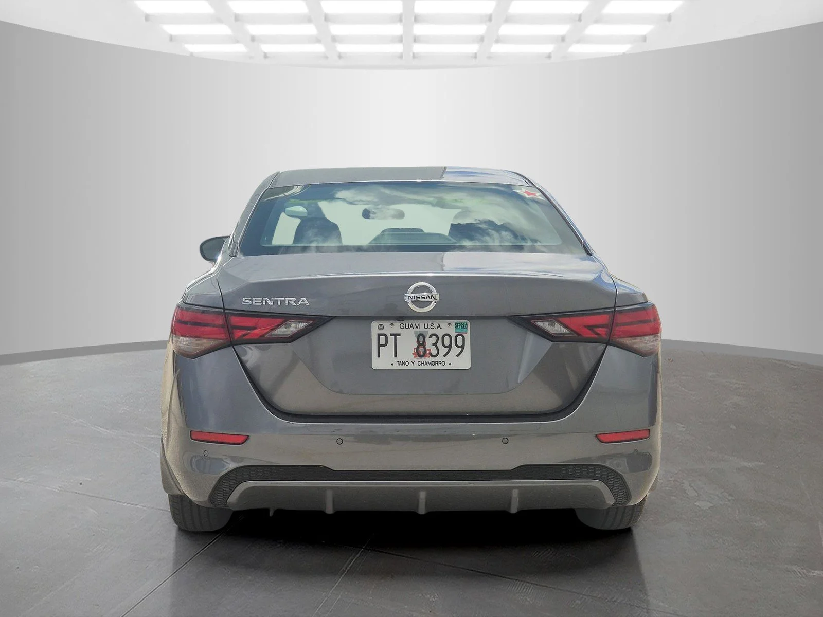Used 2023 Gray Nissan S image 4