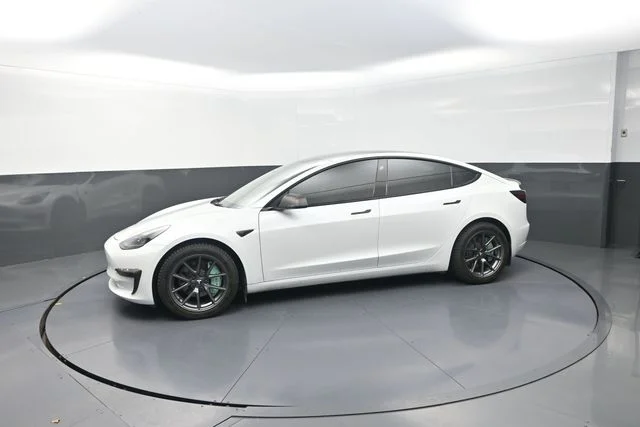 Used 2022  Tesla Long Range image 39