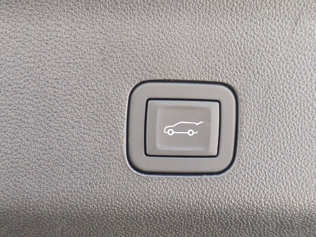 2026 GMC Yukon XL Denali - Photo 33
