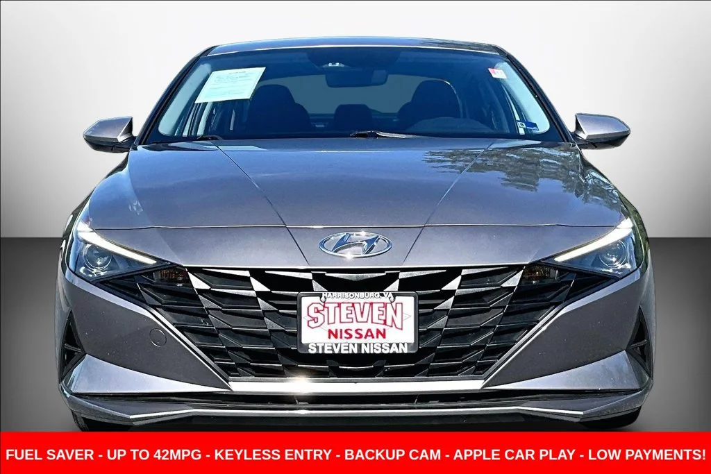 Used 2023 Silver Hyundai SE image 2