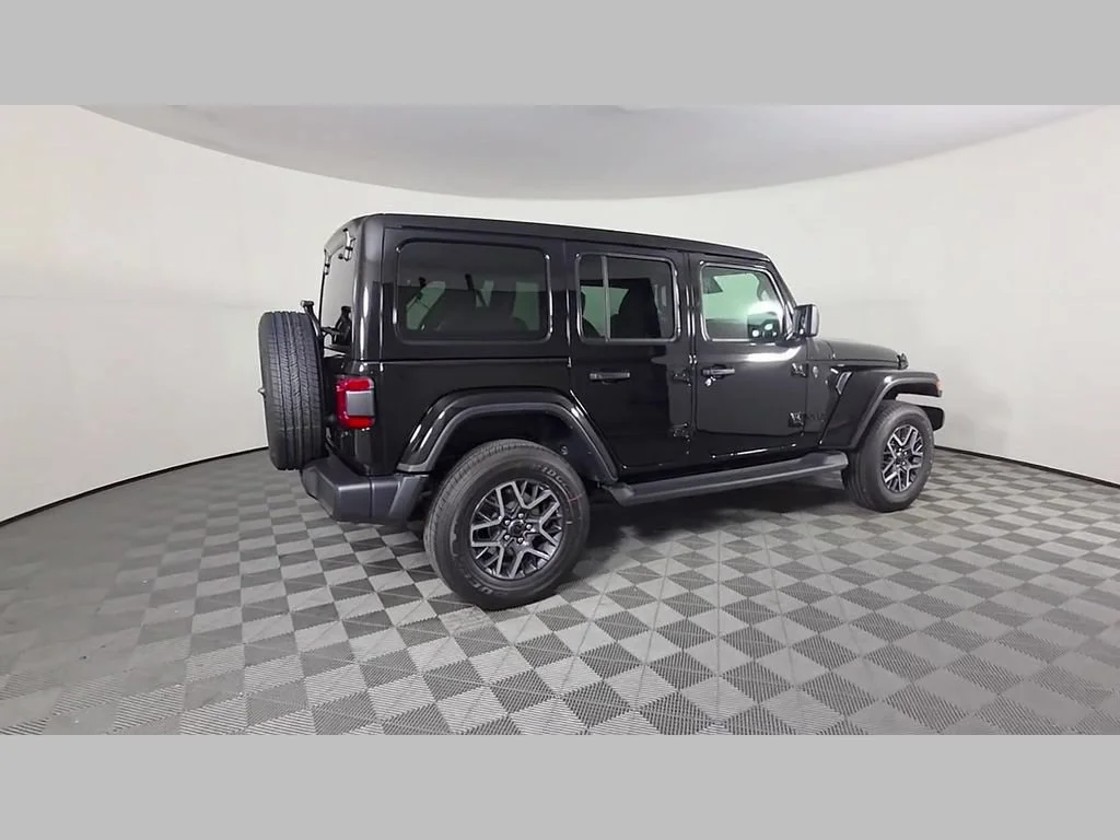 New 2026 Black Clear-Coat Exterior Paint Jeep Sahara image 25