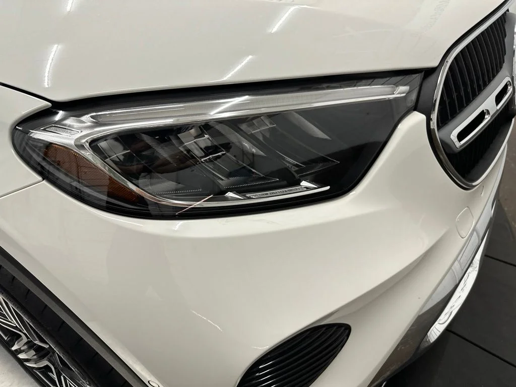New 2027 White Mercedes-Benz GLC 300 image 10