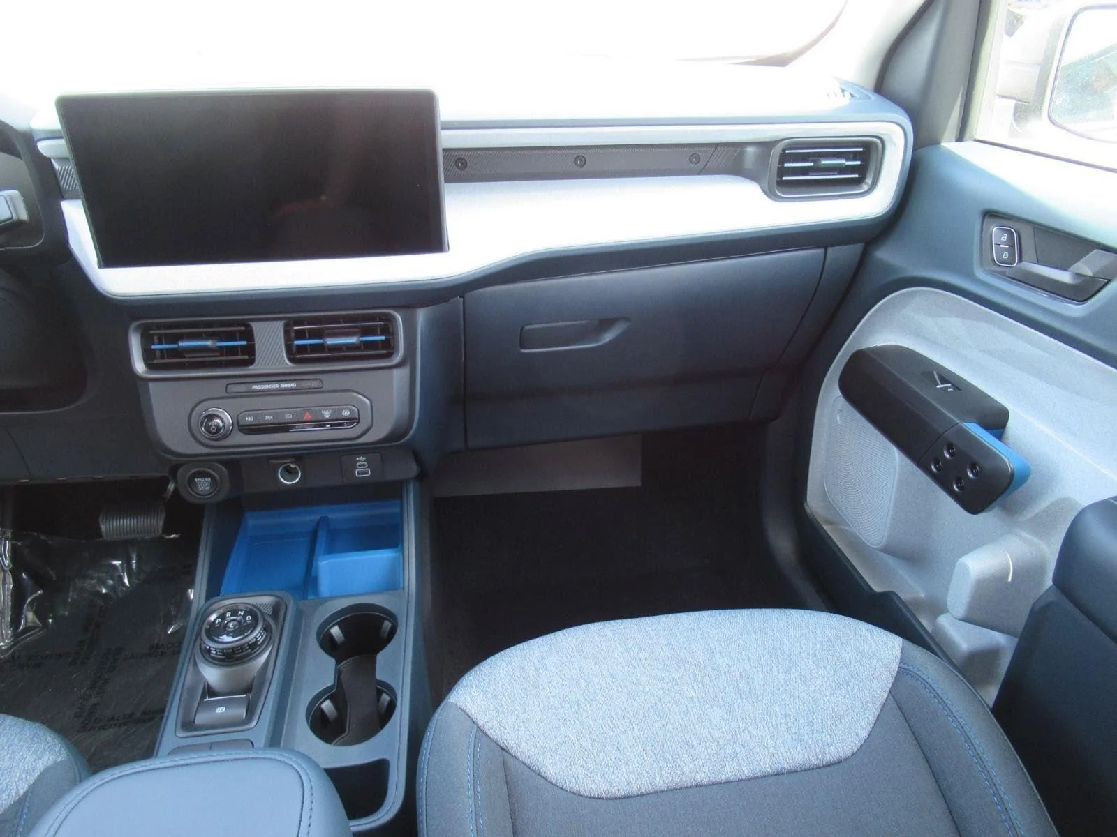 New 2026 Oxford White Ford XLT image 13