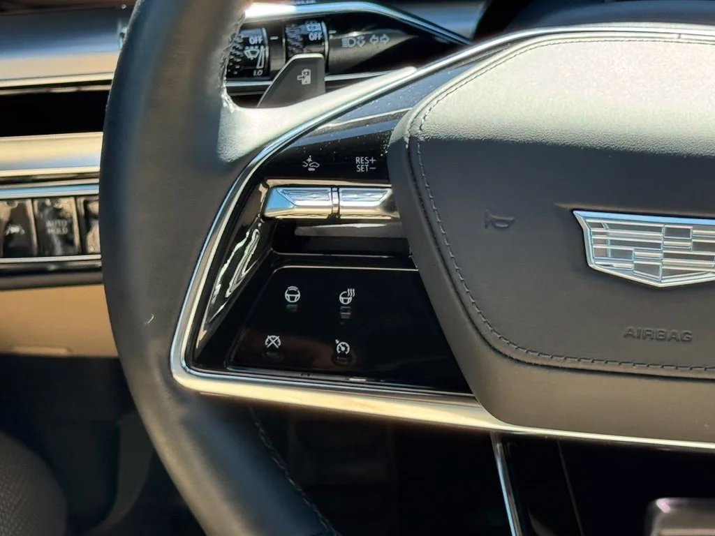 Used 2026  Cadillac Signature Luxury image 25