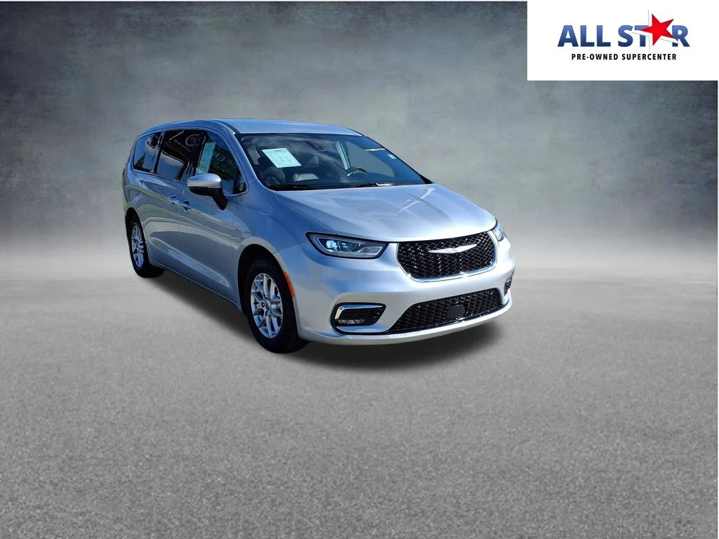 2023 Chrysler Pacifica Touring L's photo