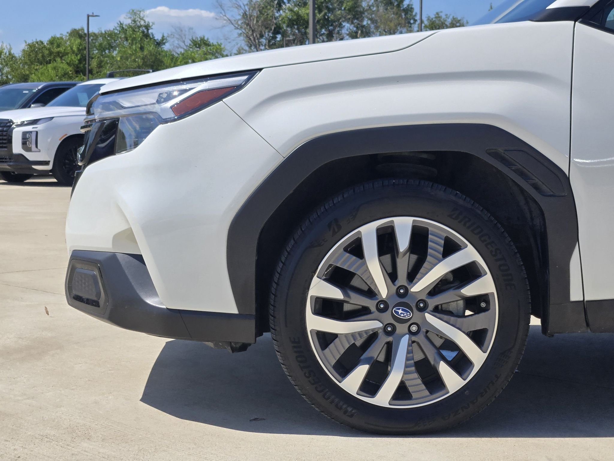 Used 2025 Crystal White Pearl Subaru Touring image 9