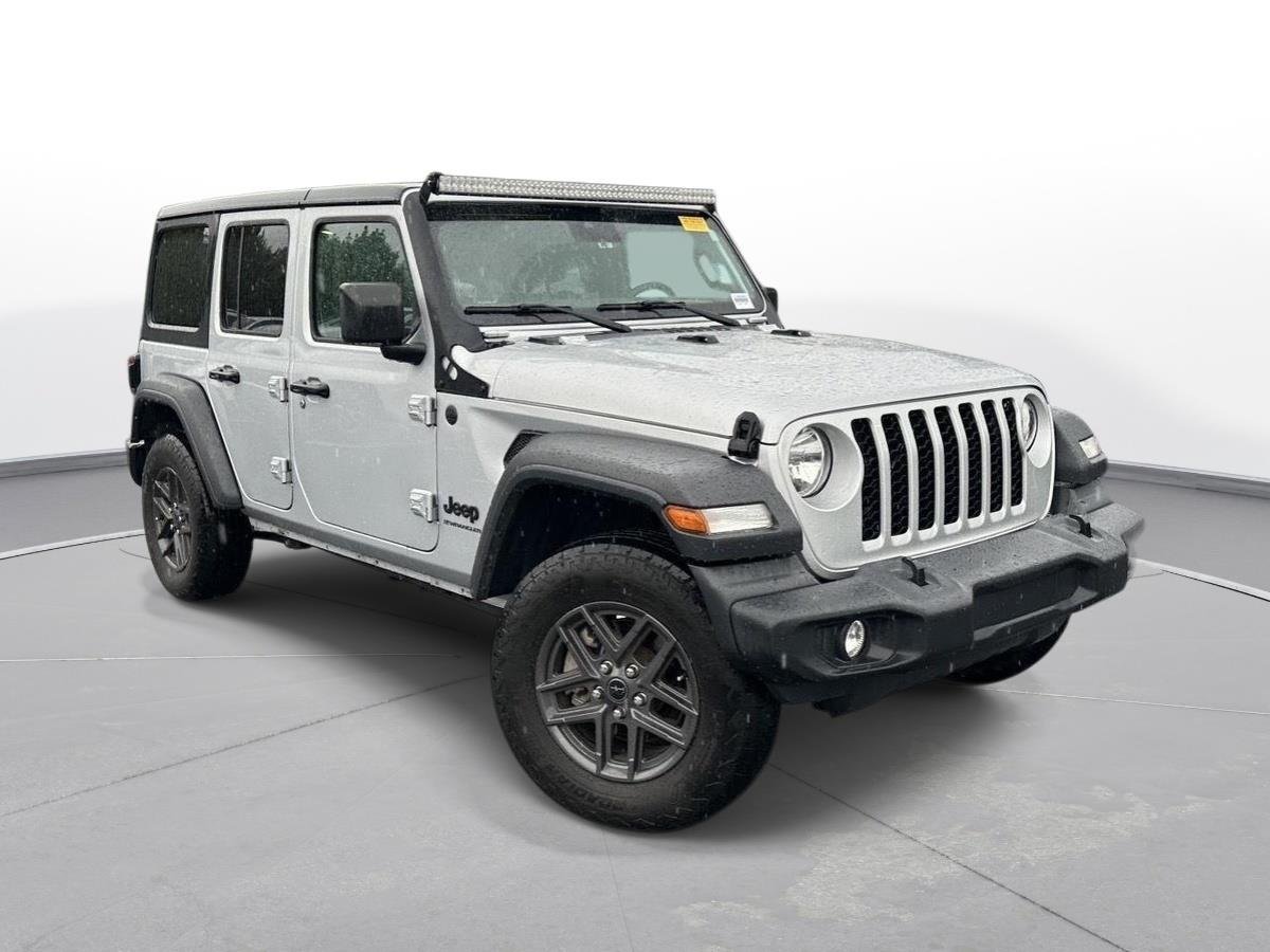 Used 2024 Silver Zynith Clearcoat Jeep Sport S image 4