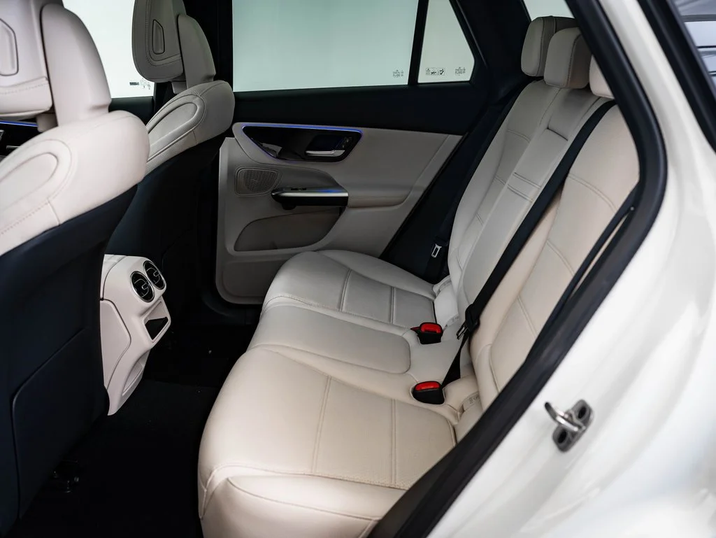 Used 2026 Polar White Mercedes-Benz GLC 300 image 33