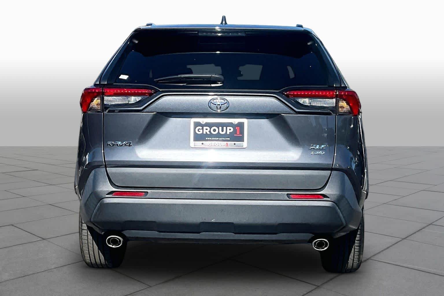 Used 2021 Magnetic Gray Metallic Toyota XLE image 5