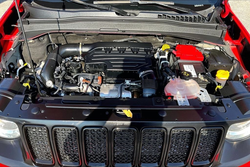 Used 2023 Red Jeep Altitude image 12