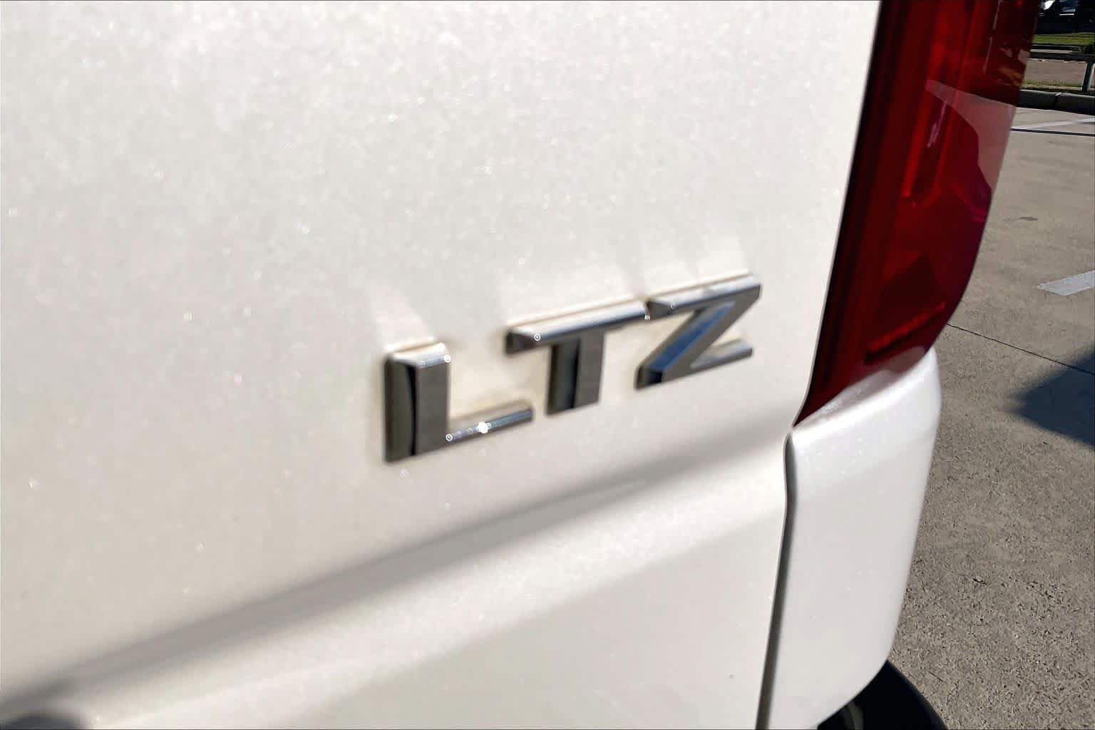 Used 2022 Iridescent Pearl Tricoat Chevrolet LTZ image 10