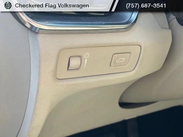 Used 2020 Birch Light Metallic Volvo T5 Momentum image 16