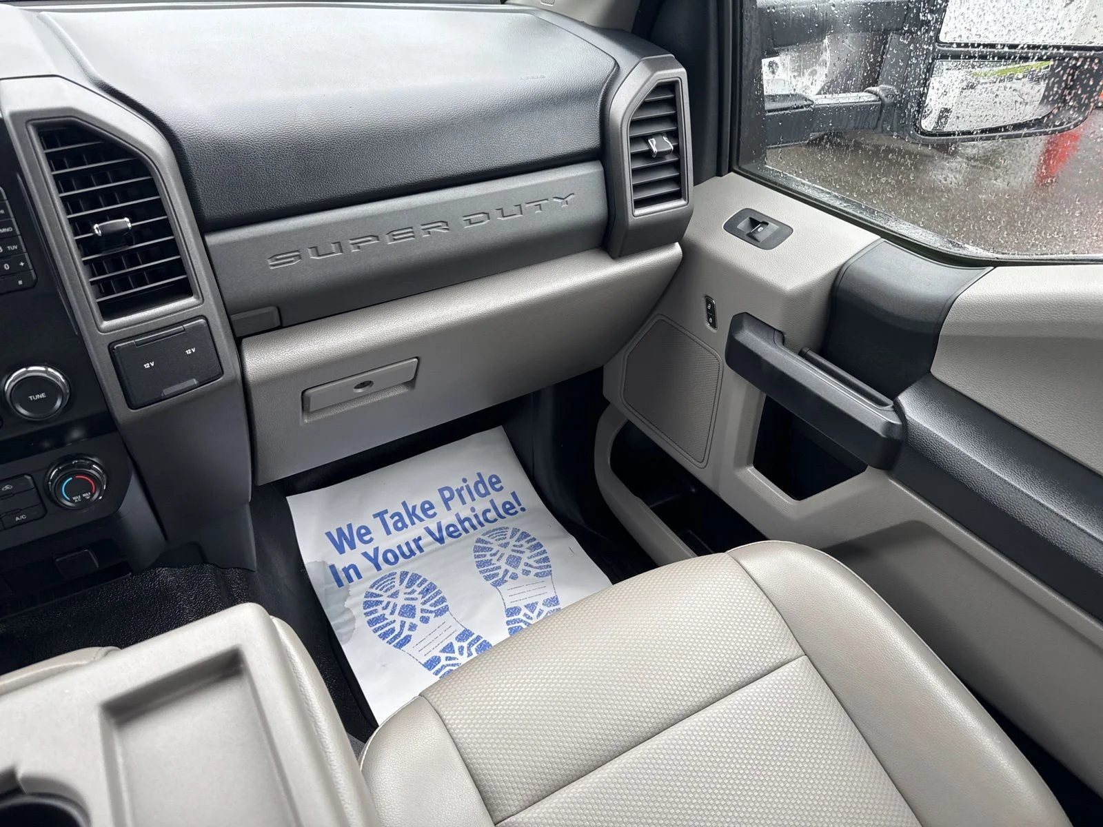 Used 2019 White Ford XL image 28