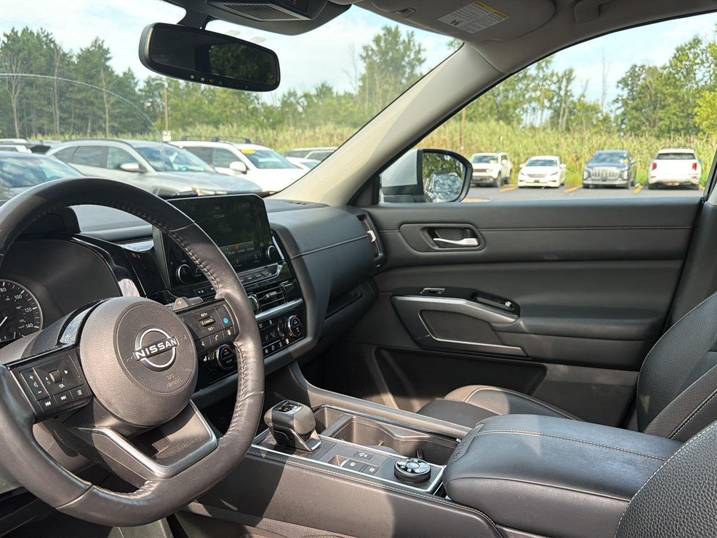 Used 2022 Brilliant Silver Metallic Nissan SL image 7