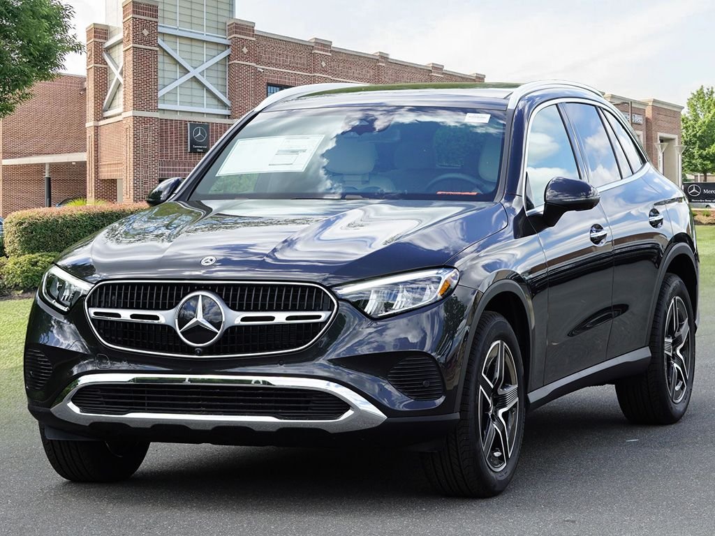 Used 2026 Graphite Grey Metallic Mercedes-Benz GLC 300 image 4