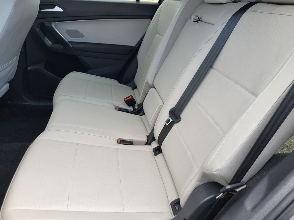 Used 2021 Silver Volkswagen 2.0T SE image 12