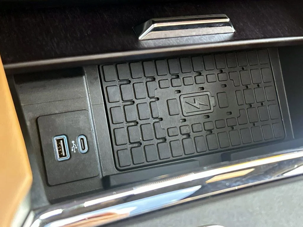 Used 2024 White Metallic Ford Platinum image 36