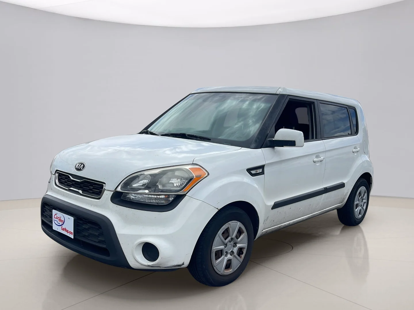 Used 2013 White Kia ! WAGON image 2
