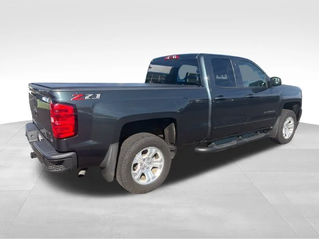 Used 2019 GRAPHITE METALLIC Chevrolet LT image 6
