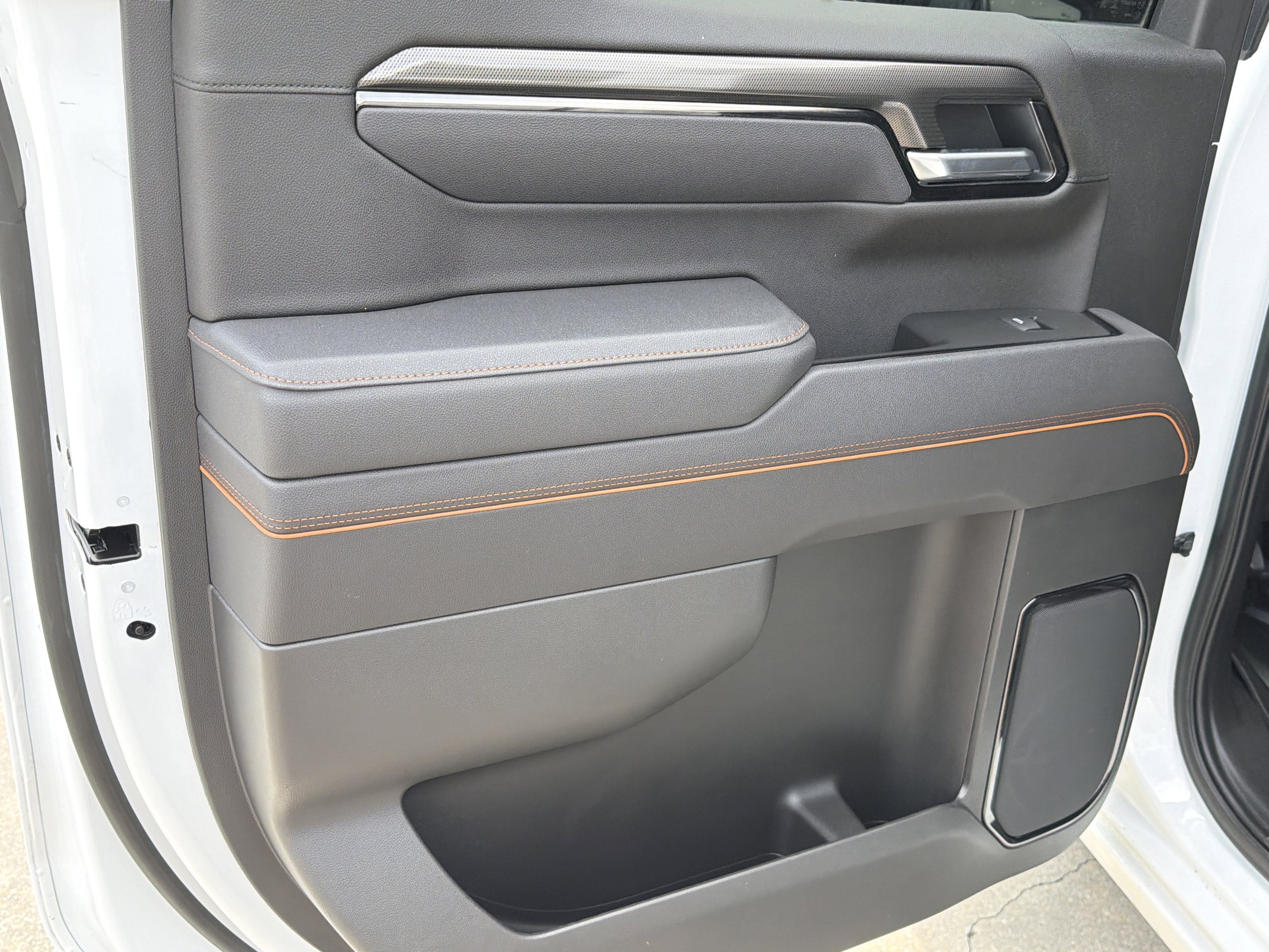 Used 2025 Summit White GMC AT4 image 22