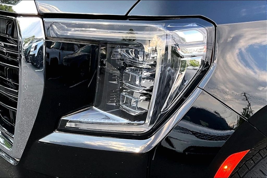 Used 2022 Black GMC SLE image 30