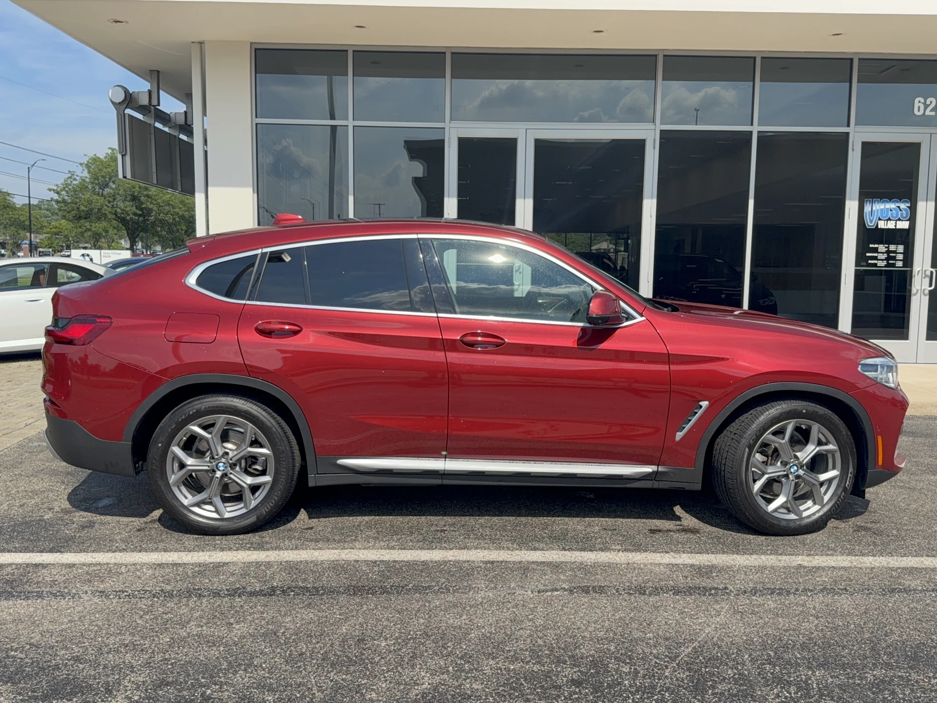 Used 2021 Flamenco Red Metallic BMW xDrive30i image 2