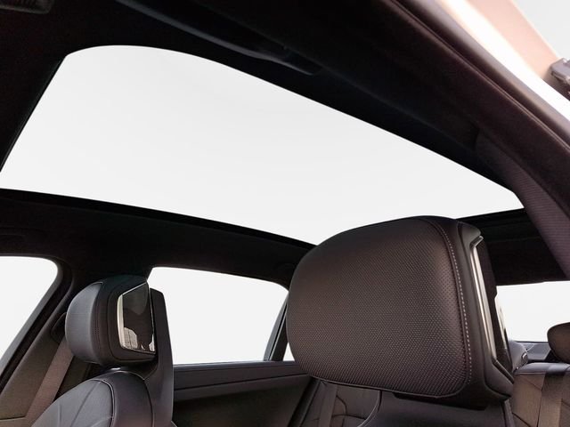New 2026 Mineral White Metallic BMW 760i xDrive image 12