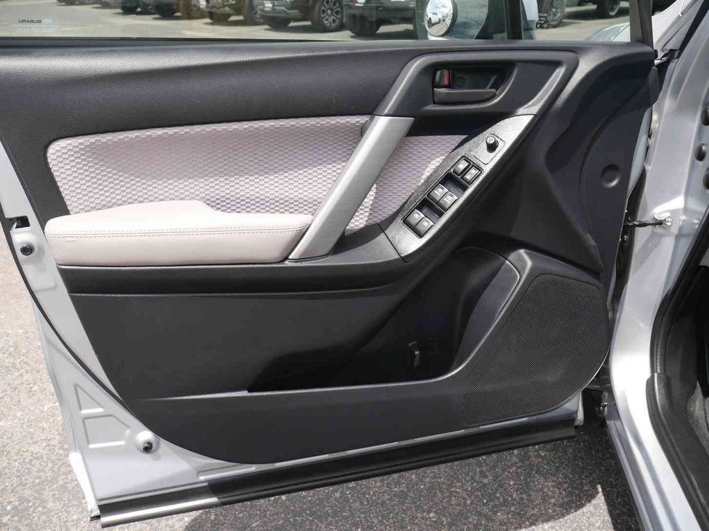 Used 2018 Silver Subaru 2.5i Premium image 22