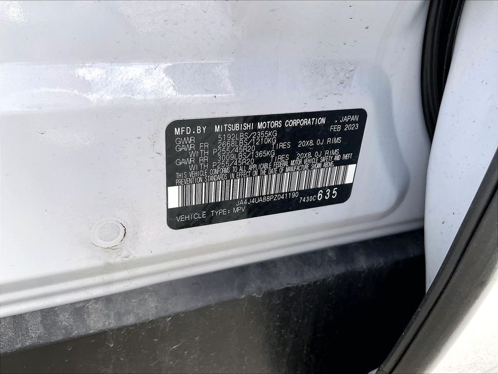Used 2023 White Mitsubishi SE image 6