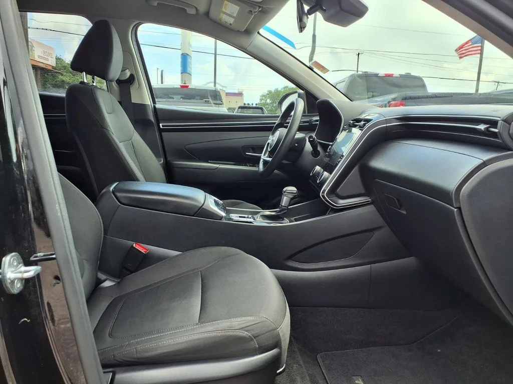 Used 2023 Black Hyundai SEL image 6