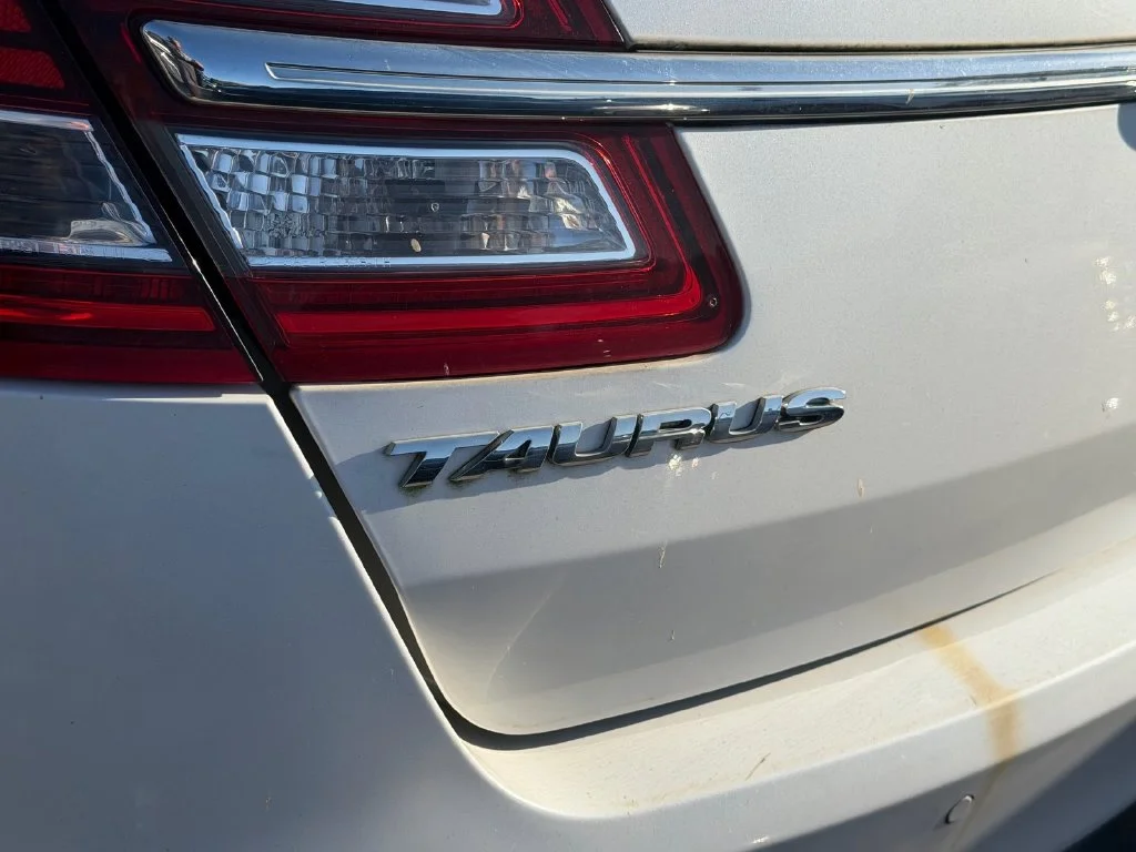 Used 2014 White Ford Limited image 8
