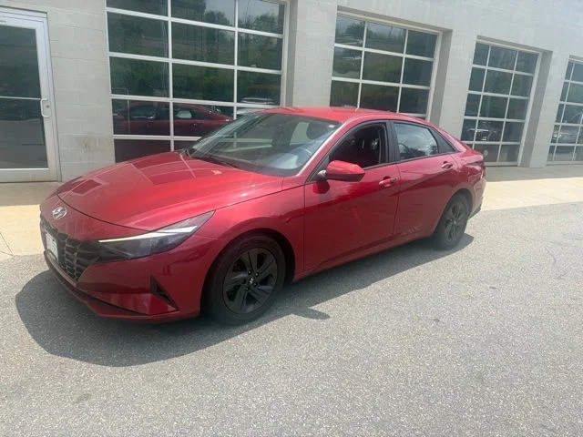 Used 2021 Red Hyundai SEL image 3