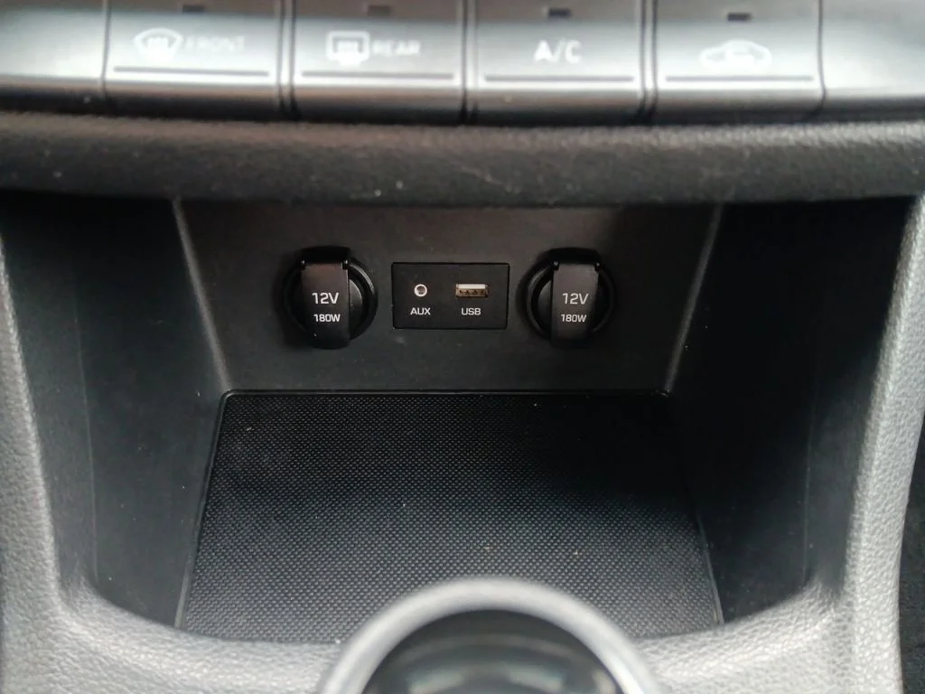 Used 2018 Electric Blue Metallic Hyundai Base image 22