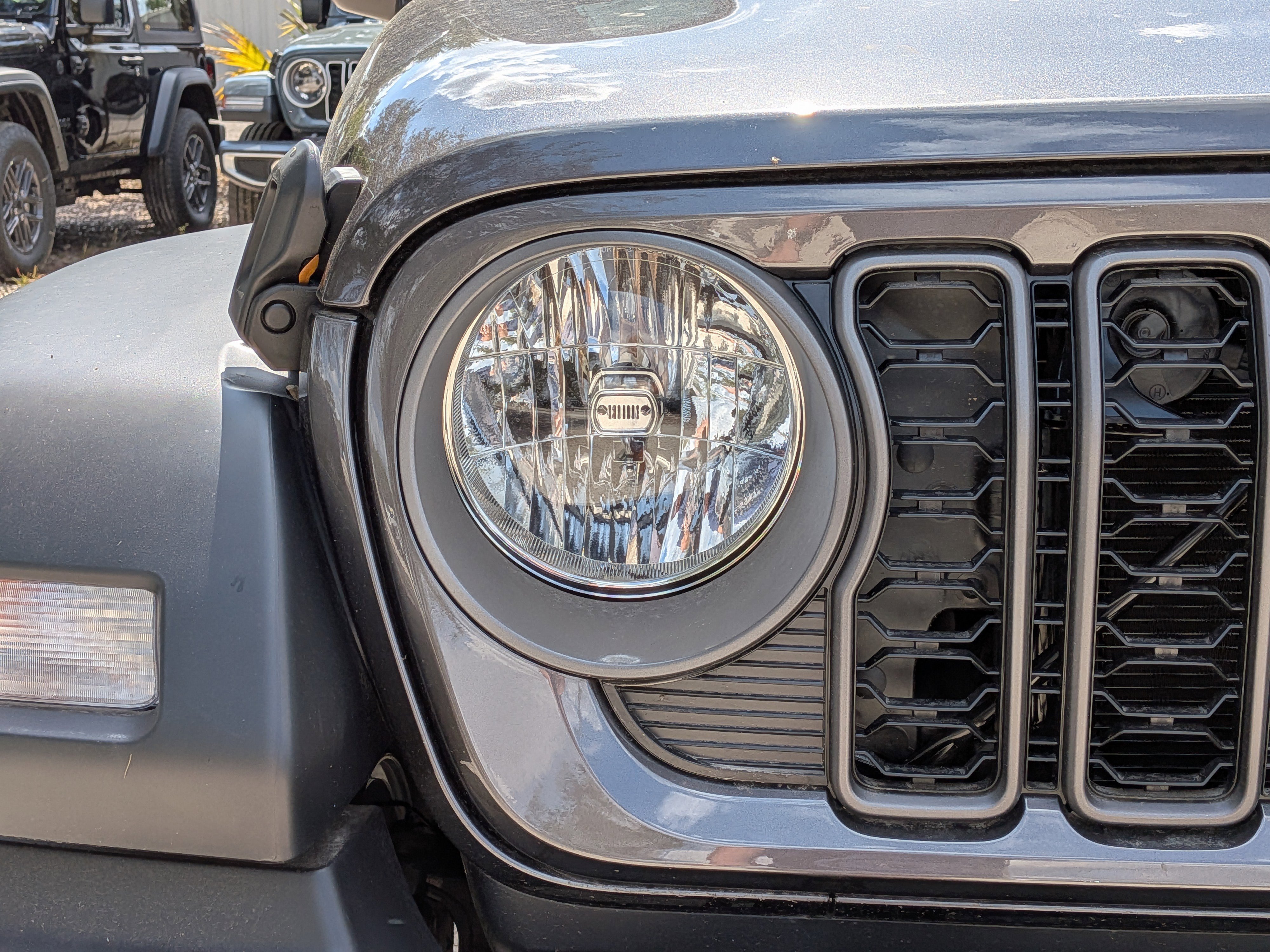 New 2026 Granite Crystal Metallic Clear-Coat Exterior Paint Jeep Sport S image 9