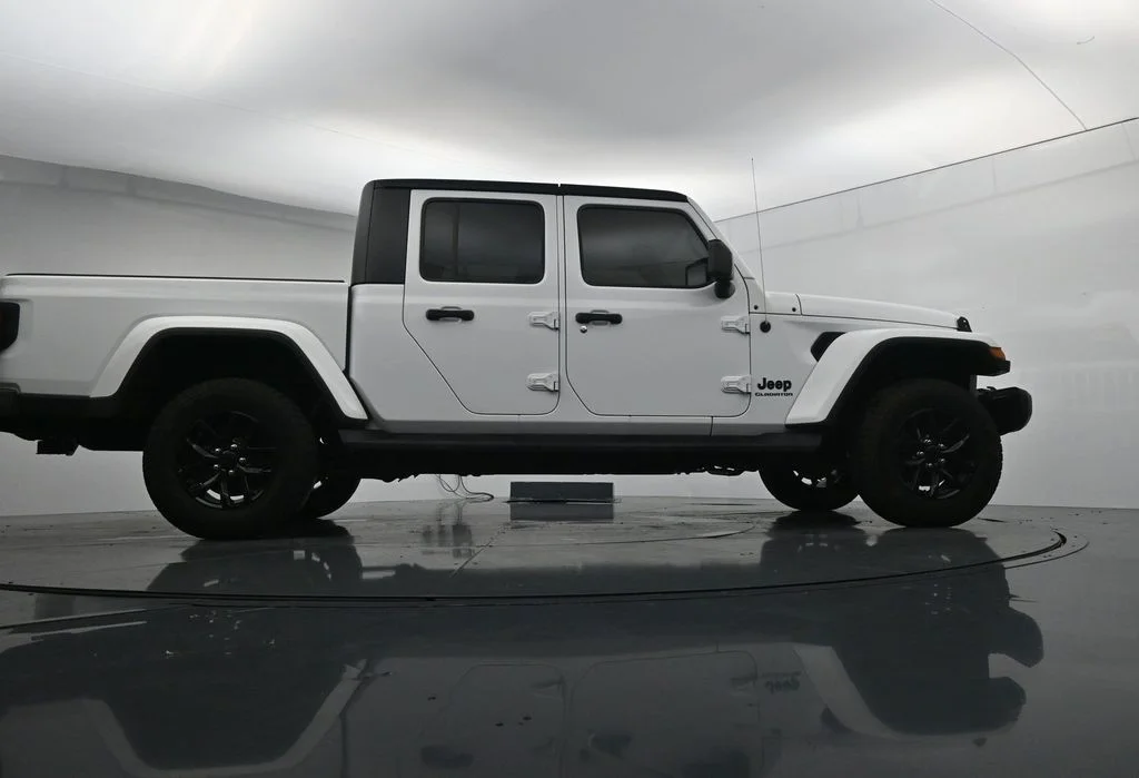 Used 2021 White Jeep Sport image 37