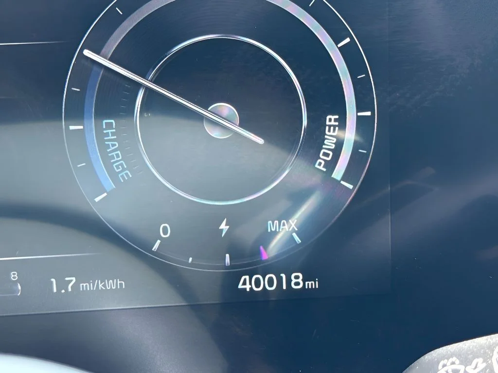 Used 2023 Red Kia Wind image 20