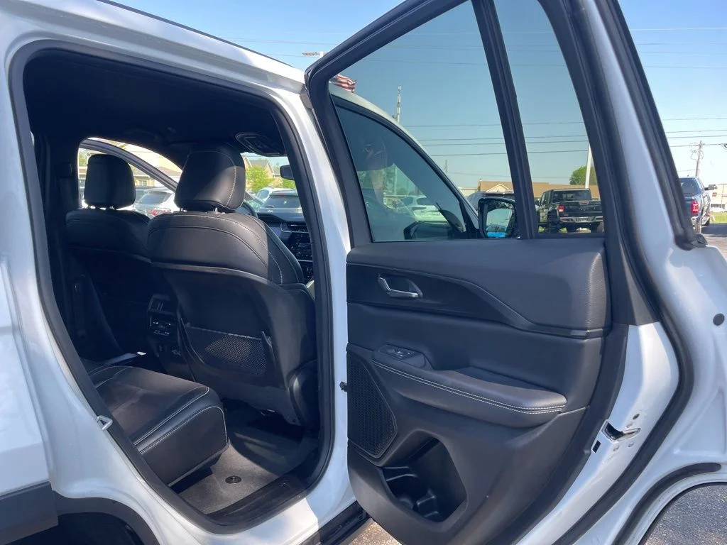 Used 2024 White Jeep Altitude image 34