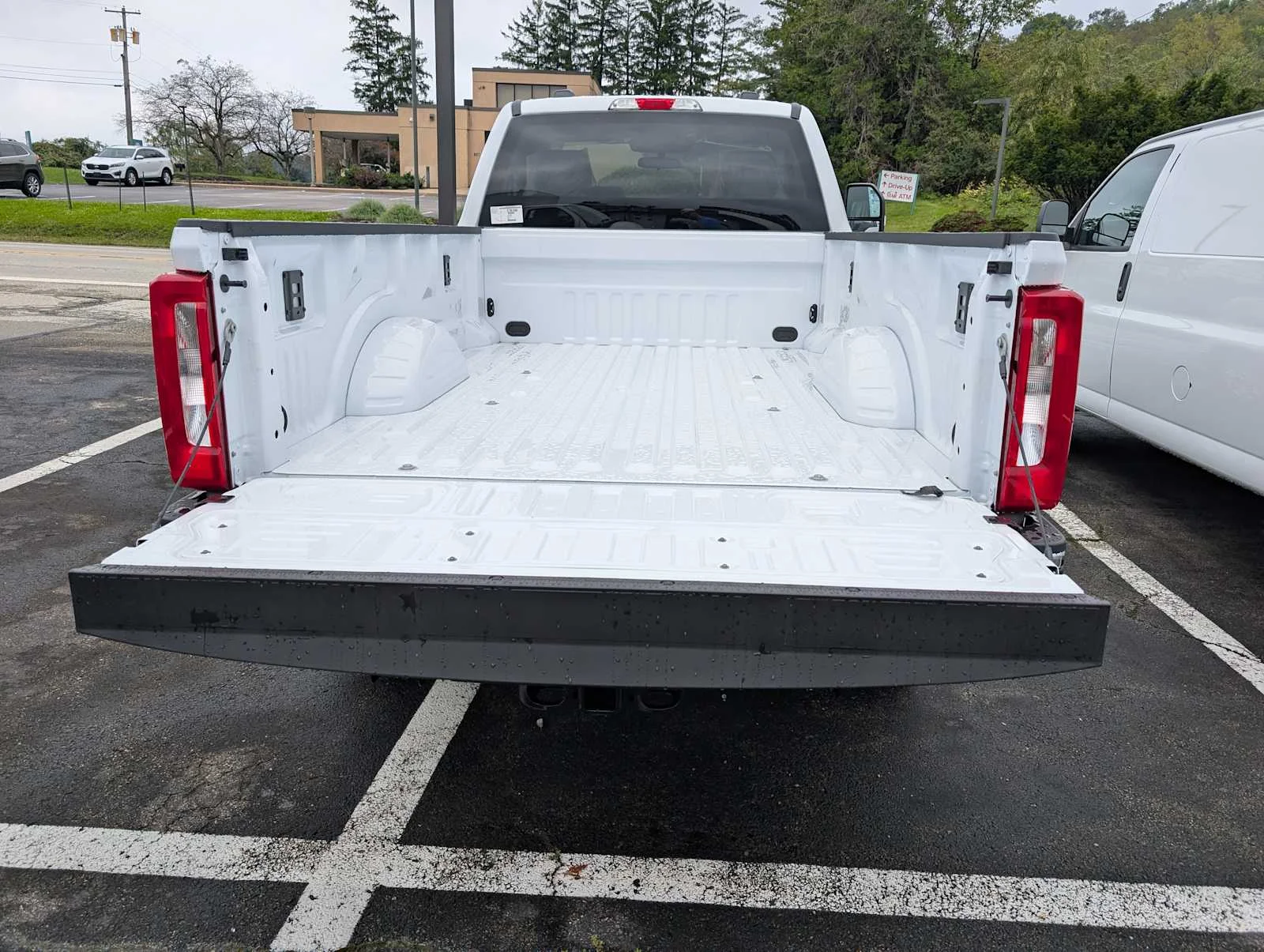 New 2026 Oxford White Ford F-250® XLT image 5