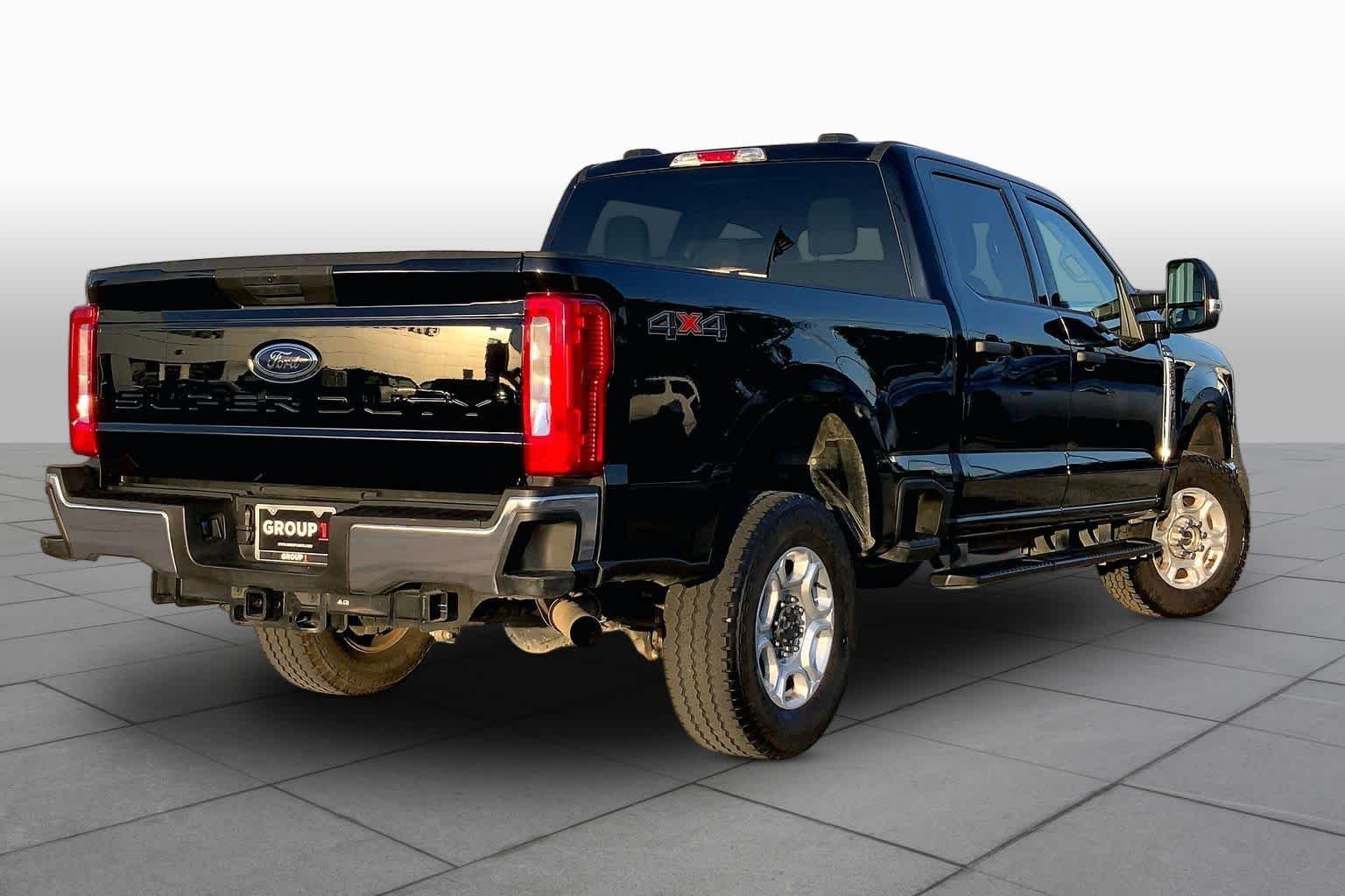 Used 2025 Agate Black Metallic Ford F-250 Pickup XLT image 13