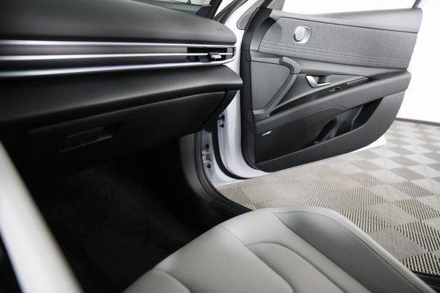 2025 Hyundai Elantra Limited - Photo 78