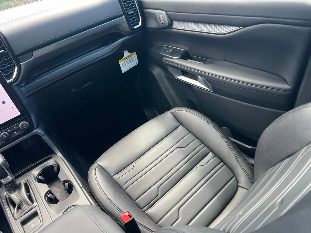 New 2026 Oxford White Ford Lariat® image 11