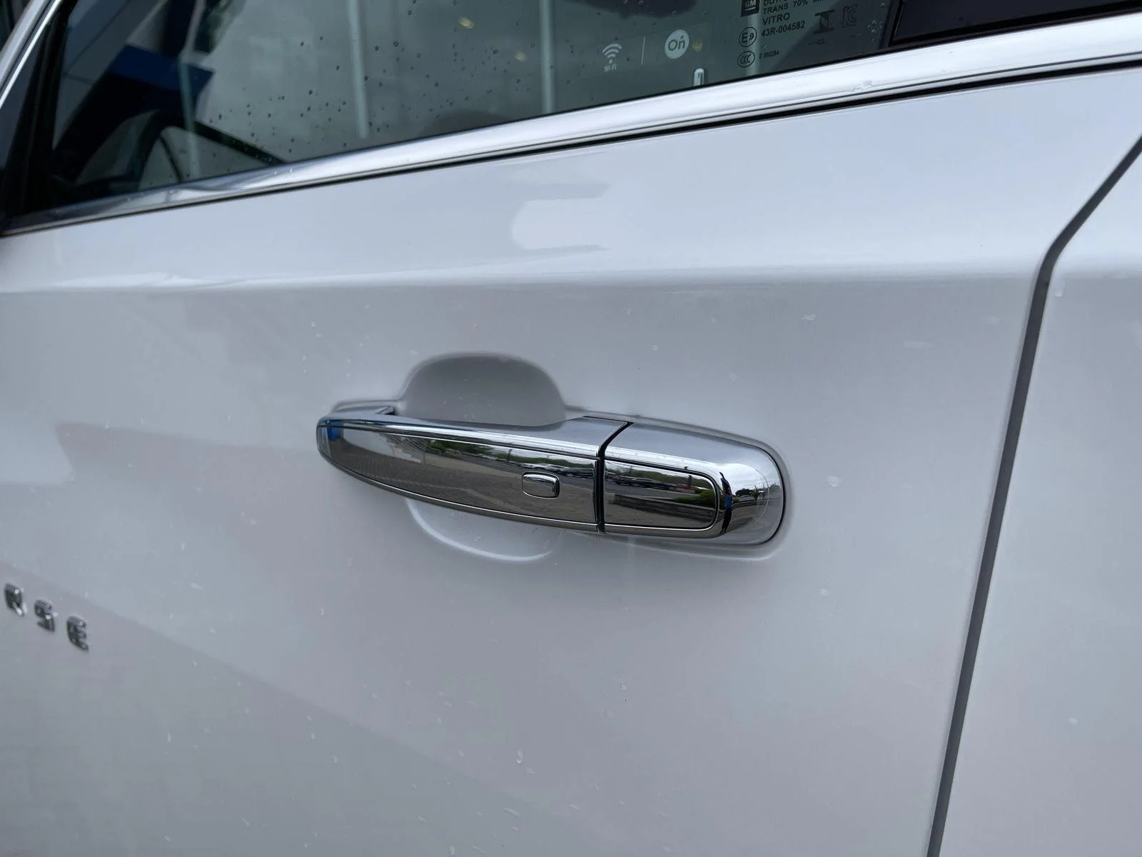 Used 2023 Iridescent Pearl Tricoat Chevrolet Premier image 12