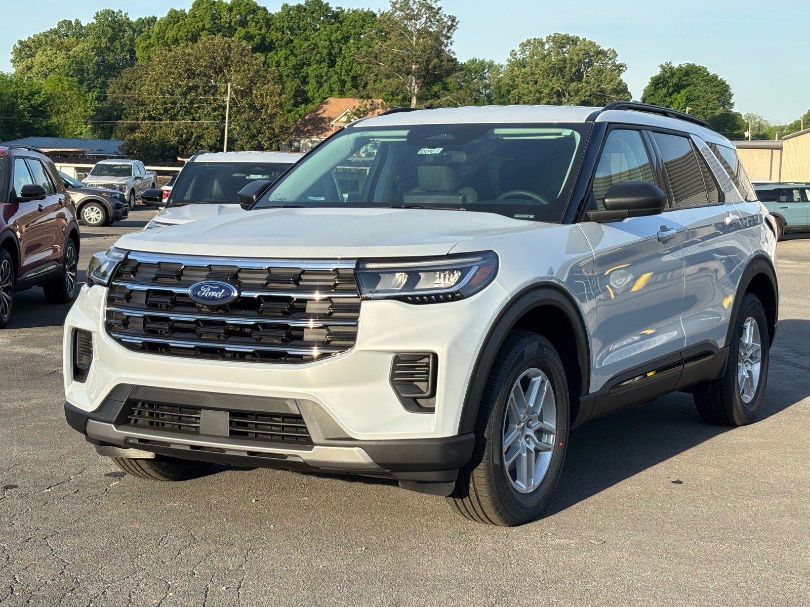 New 2026 Space White Metallic Ford Active image 2