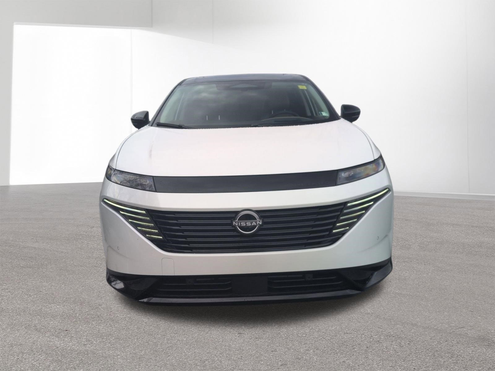 New 2026 Everest White Pearl TriCoat / Super Black Two-tone Nissan Platinum image 2
