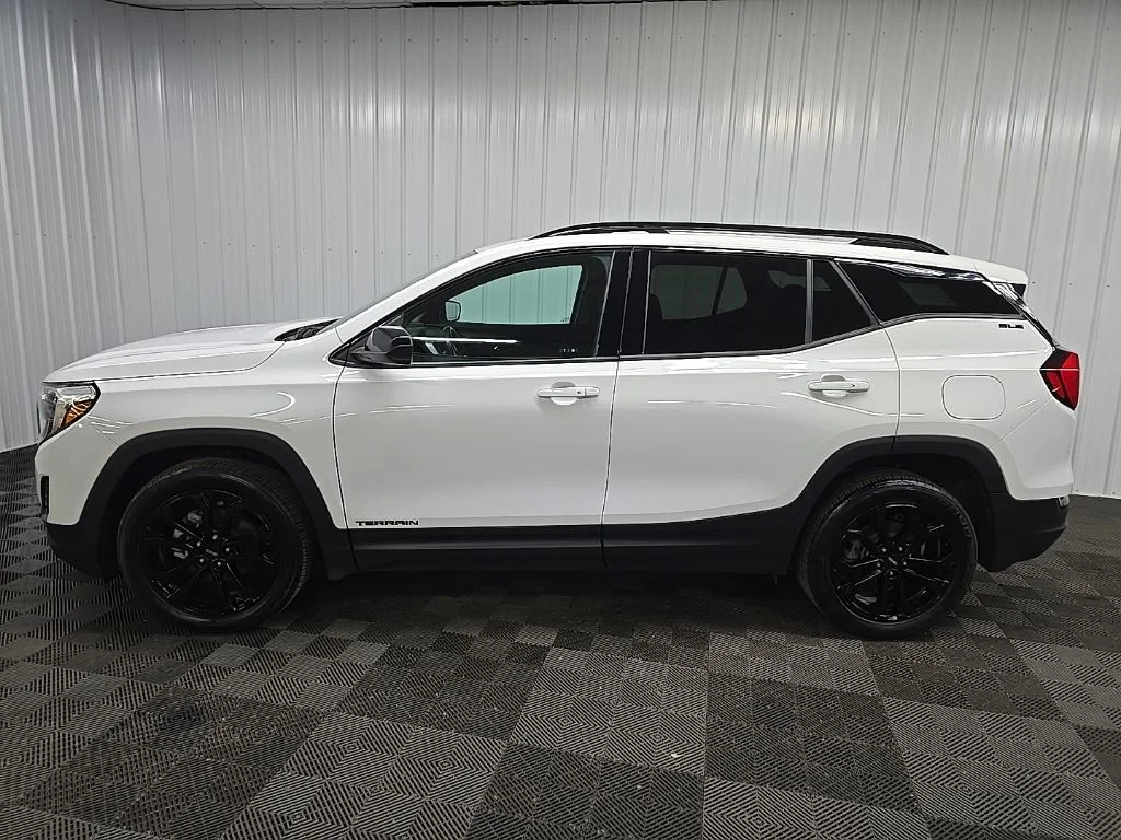 Used 2021 White GMC SLE image 5