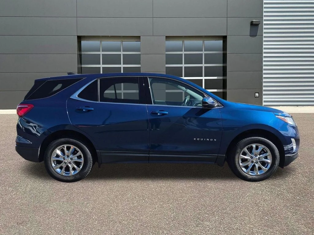 Used 2020 Pacific Blue Metallic Chevrolet LT image 4