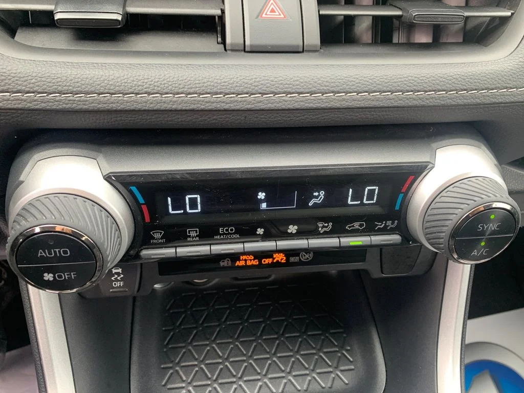 Used 2025 Silver Toyota XLE image 23