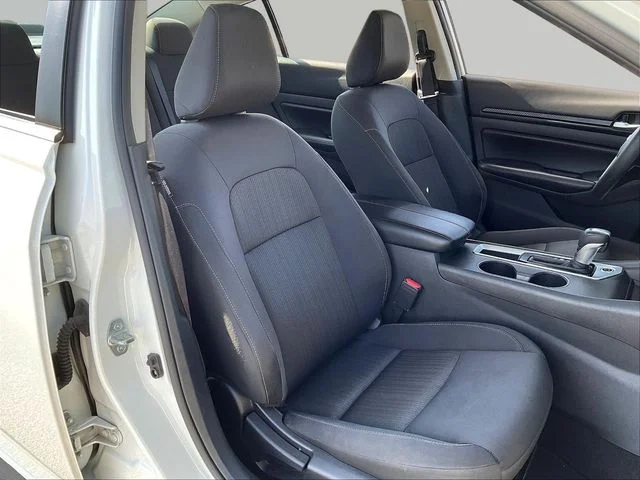 Used 2025 White Nissan 2.5 SV image 28