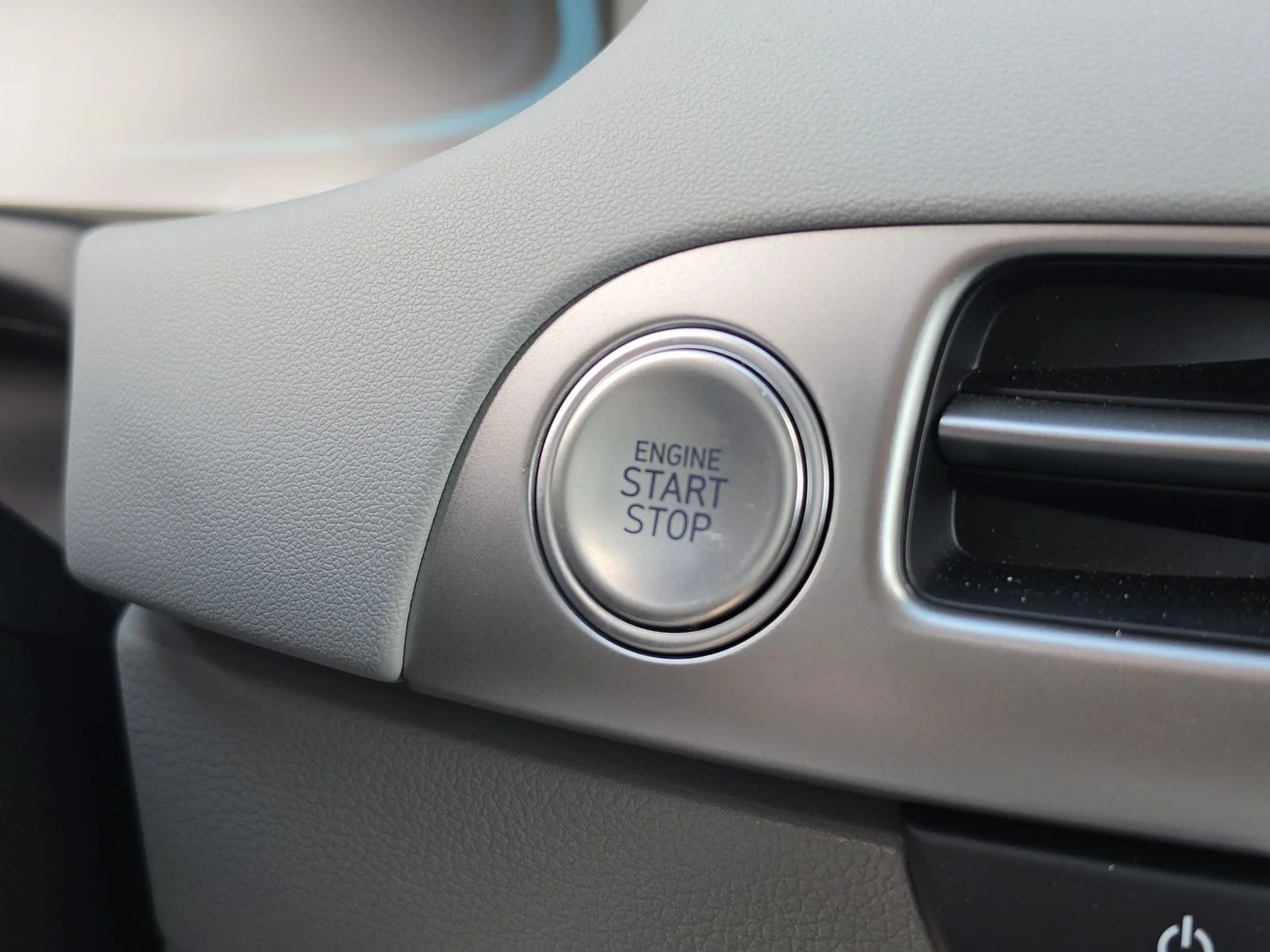 Used 2025 Silver Hyundai SEL image 34